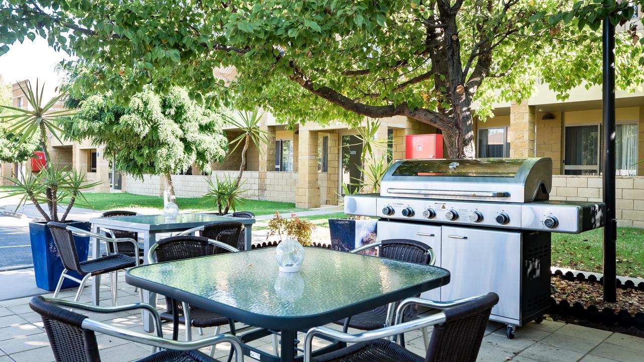Quest Wagga Wagga Aparthotel Bagian luar foto